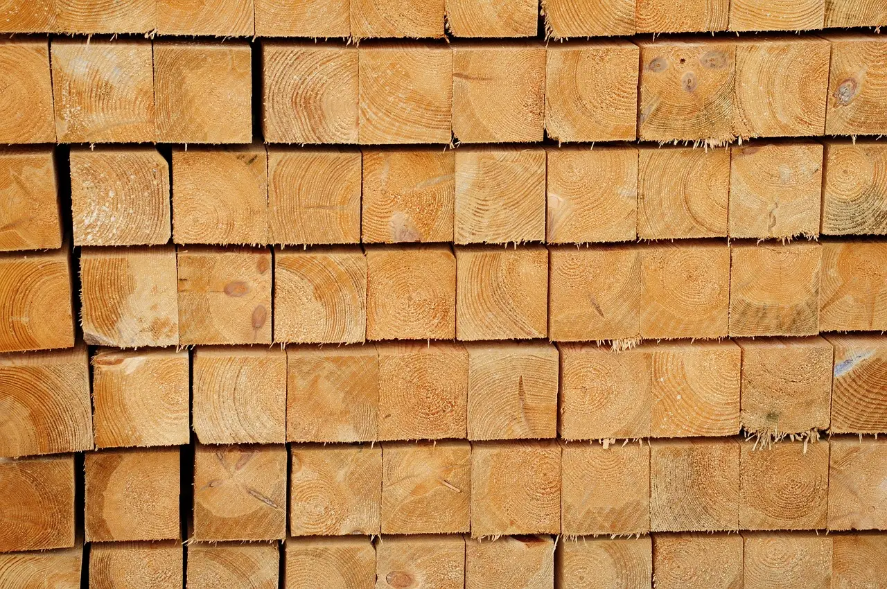 What to consider when choosing fencing timber supplies for your backyard project